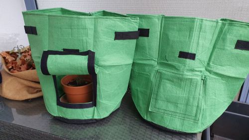 Pflanzsack auf dem Balkon